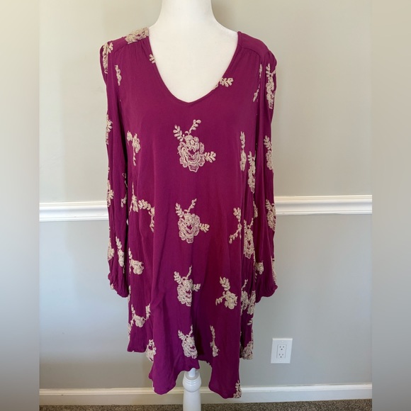 FREE PEOPLE Emma Floral Embroidered Tunic Mini Dress in Berry Purple - Picture 3 of 8